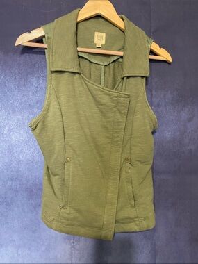 True Craft Olive Sleeveless Asymmetrical Snap-Pocket Top
